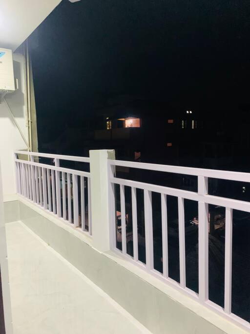 White Orchid, Unique & Stylish, Executive 2Bhk. Apartment กูวาฮาติ ภายนอก รูปภาพ