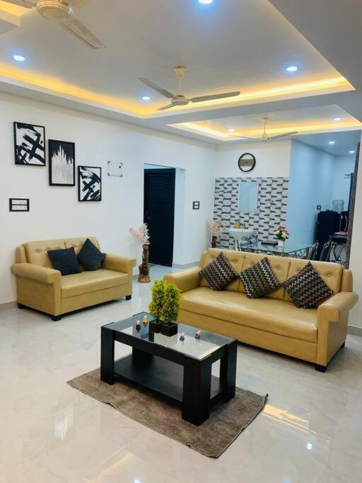 White Orchid, Unique & Stylish, Executive 2Bhk. Apartment กูวาฮาติ ภายนอก รูปภาพ