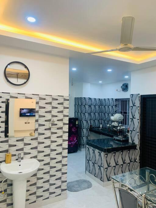 White Orchid, Unique & Stylish, Executive 2Bhk. Apartment กูวาฮาติ ภายนอก รูปภาพ