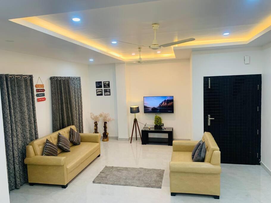 White Orchid, Unique & Stylish, Executive 2Bhk. Apartment กูวาฮาติ ภายนอก รูปภาพ